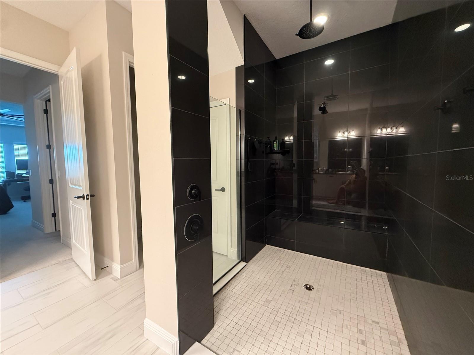 Image 26 of 44 For 10958 Rustic Timber Loop