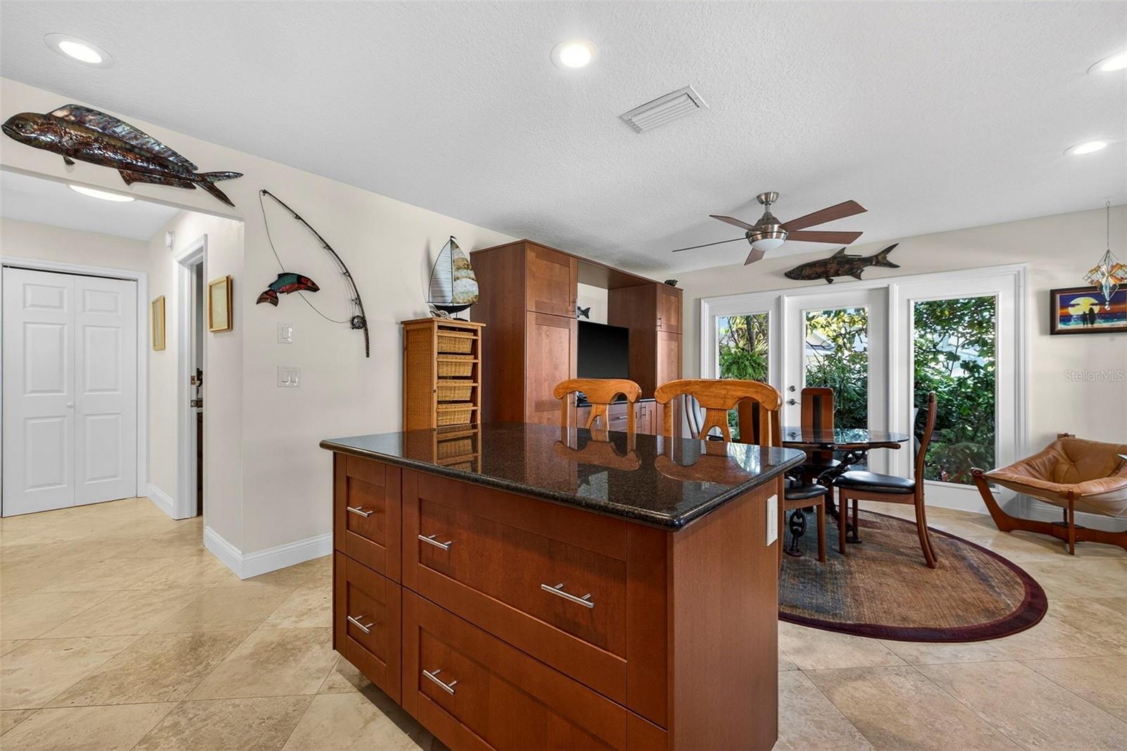 Listing photo id 16 for 1671 Watermark Circle Ne