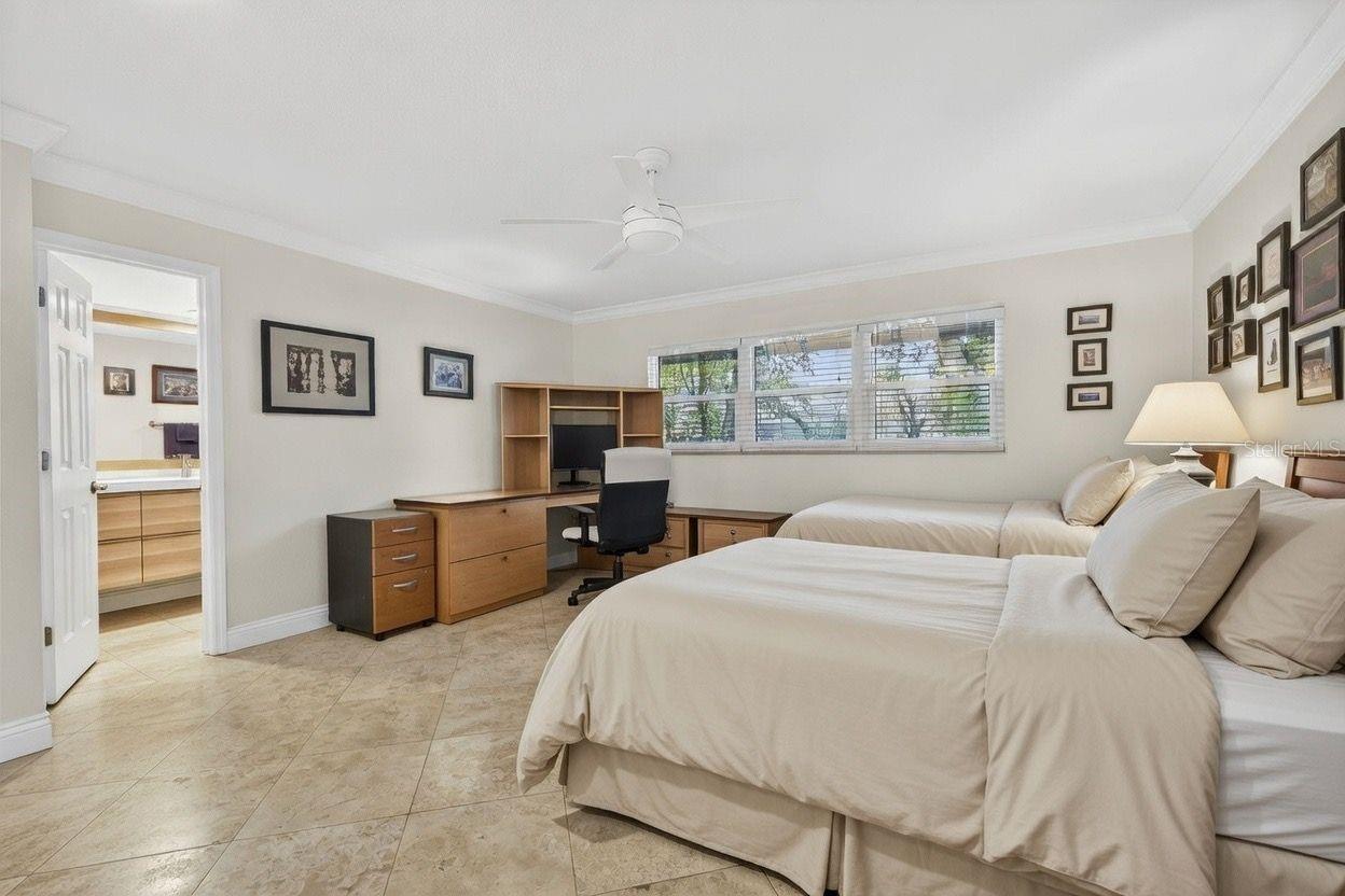 Listing photo id 21 for 1671 Watermark Circle Ne