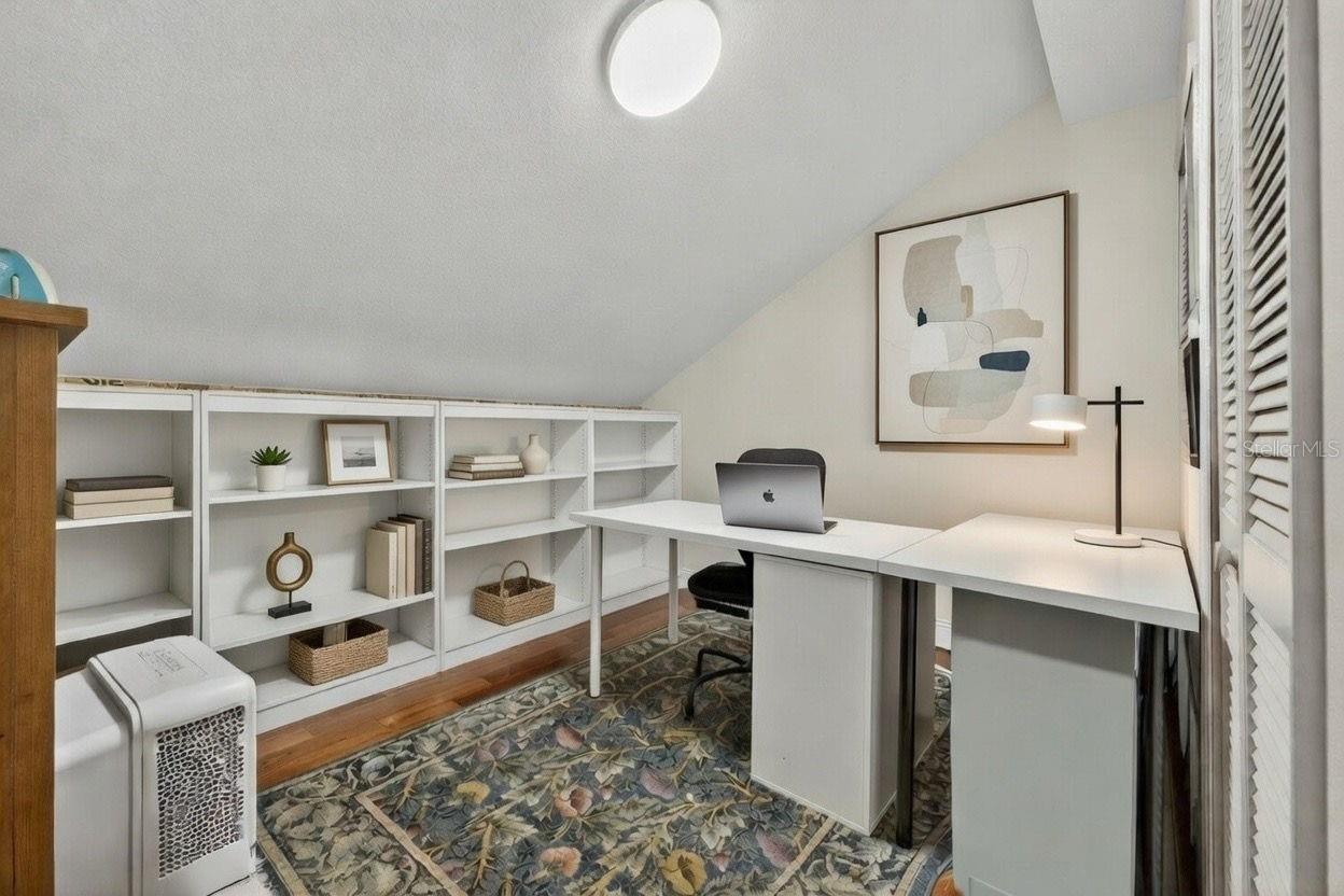 Listing photo id 34 for 1671 Watermark Circle Ne