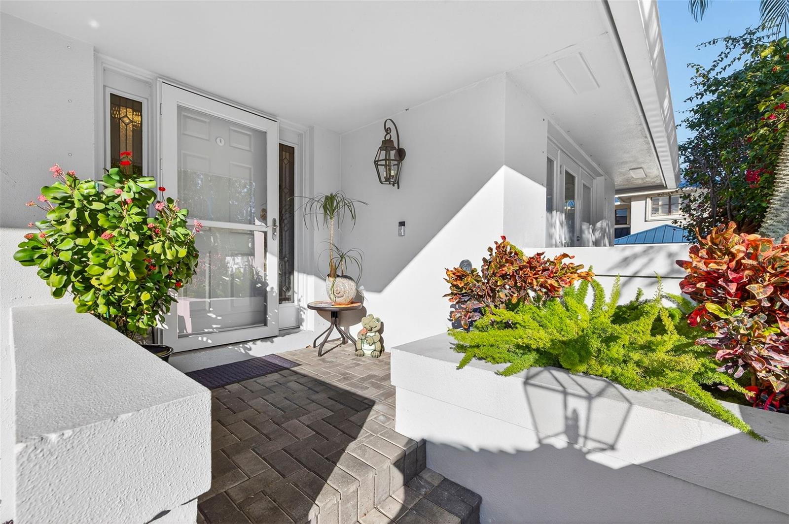 Listing photo id 3 for 1671 Watermark Circle Ne