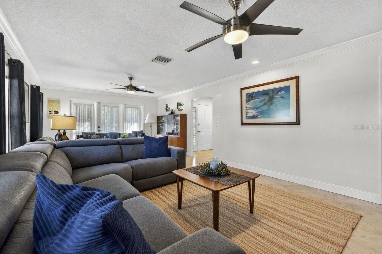 Listing photo id 5 for 1671 Watermark Circle Ne