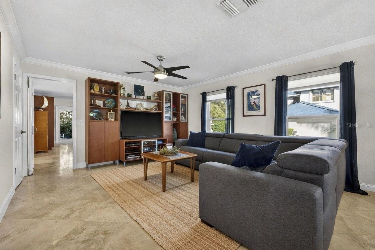 Listing photo id 6 for 1671 Watermark Circle Ne