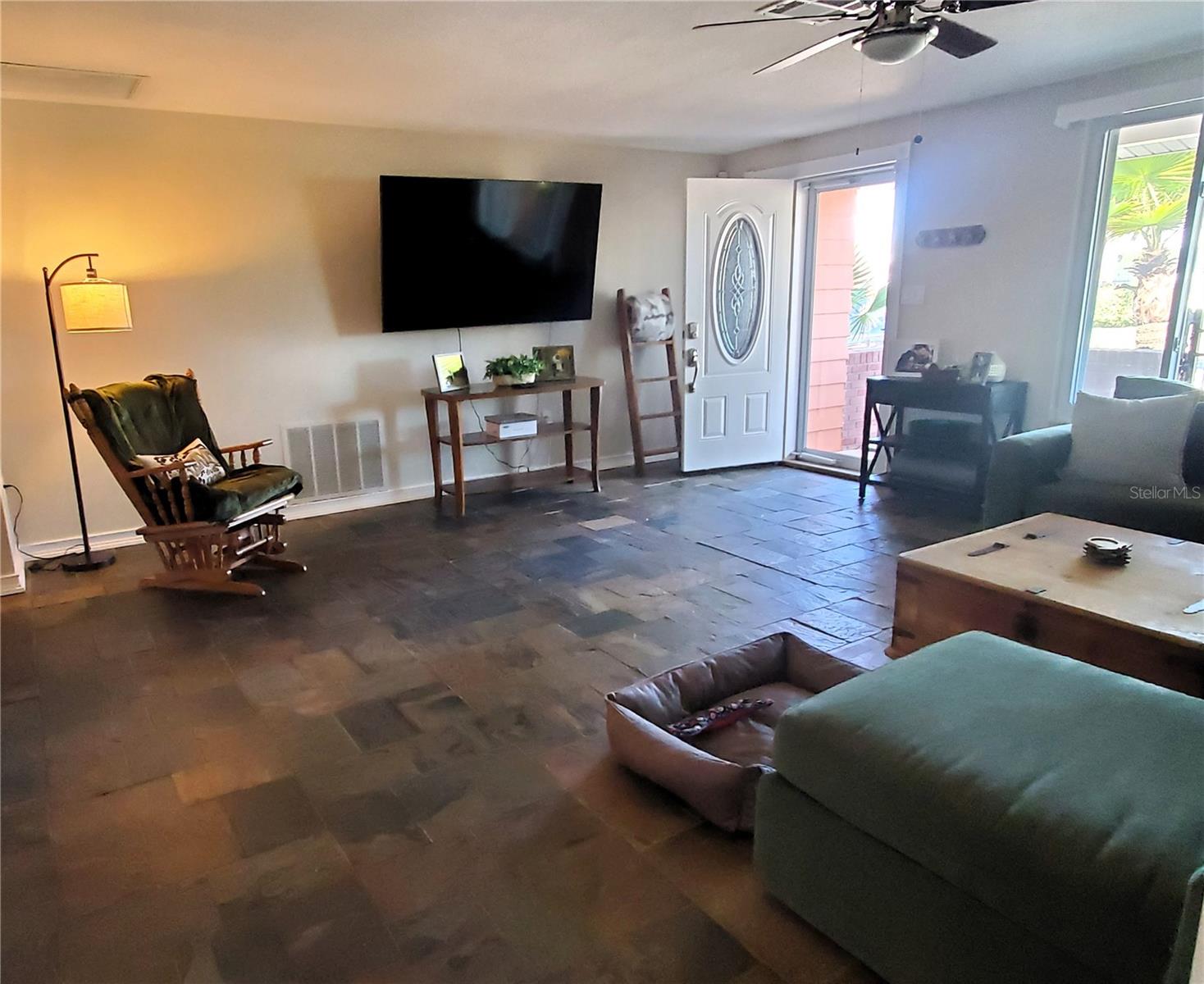 Image 9 of 47 For 7702 Rosewood Drive