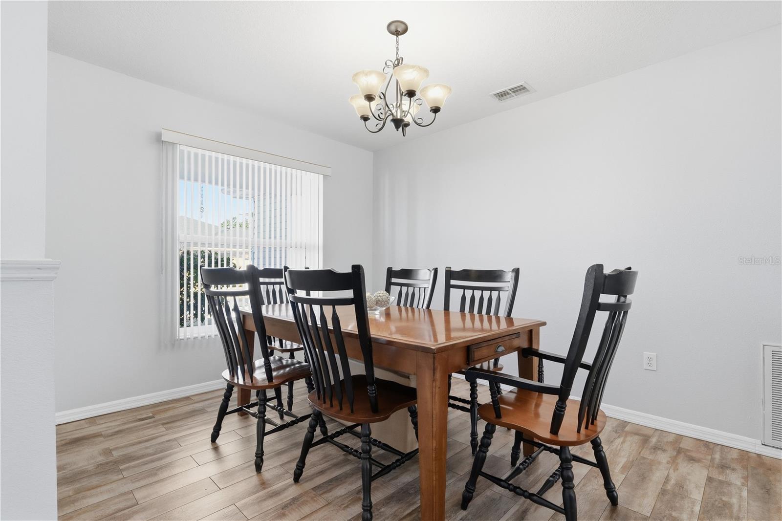 Listing photo id 10 for 29406 Zeller Avenue