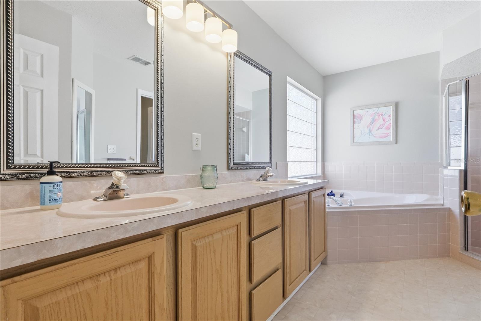 Listing photo id 14 for 29406 Zeller Avenue