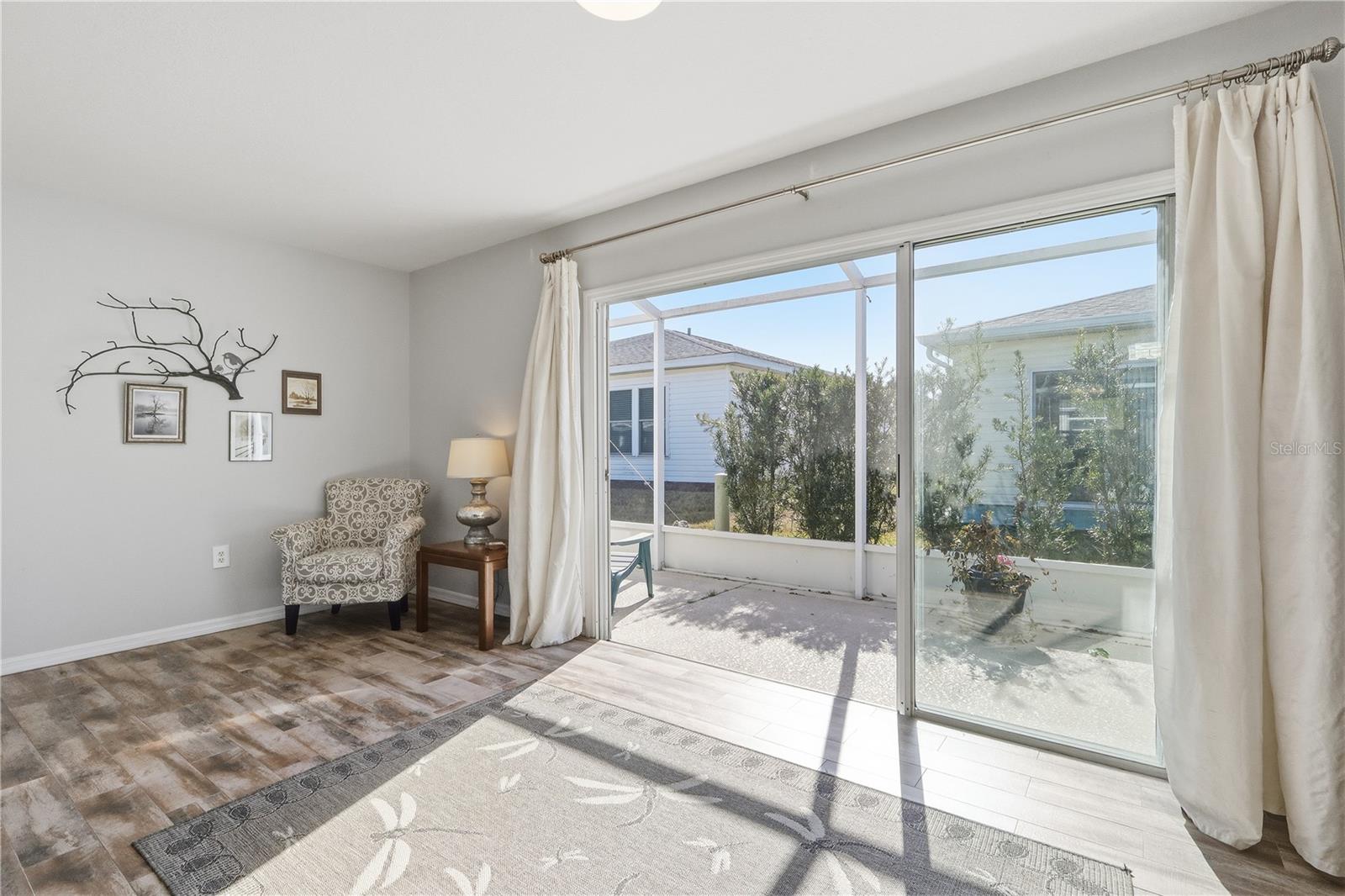 Listing photo id 19 for 29406 Zeller Avenue