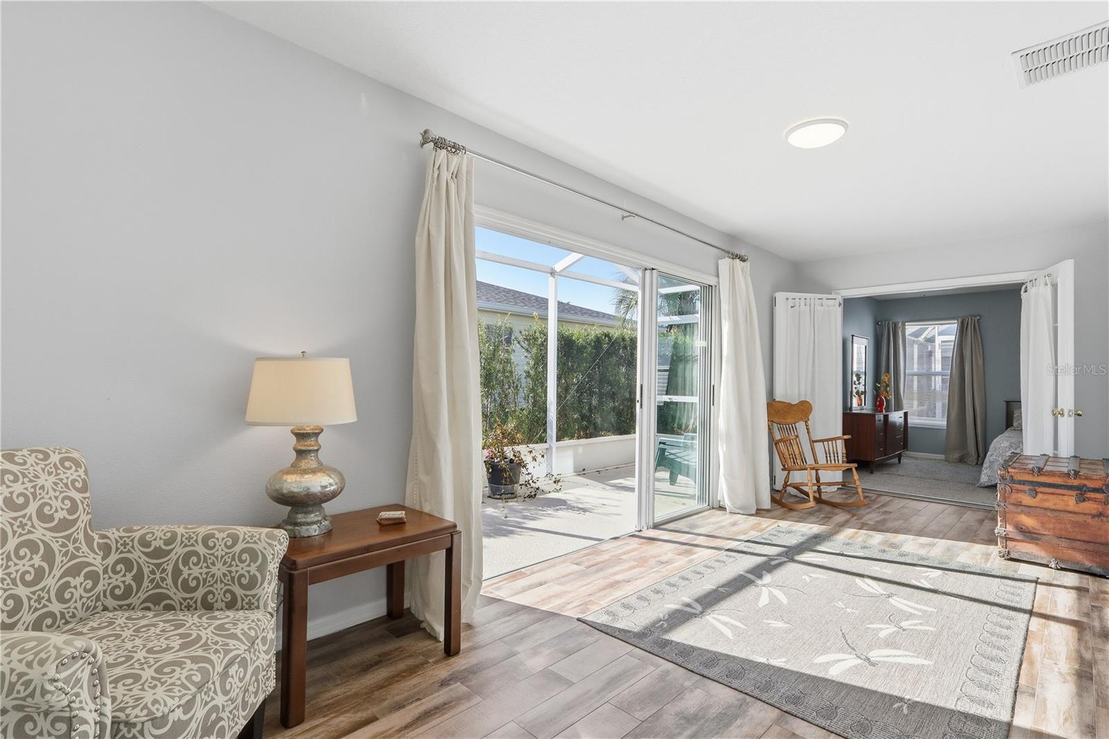 Listing photo id 4 for 29406 Zeller Avenue