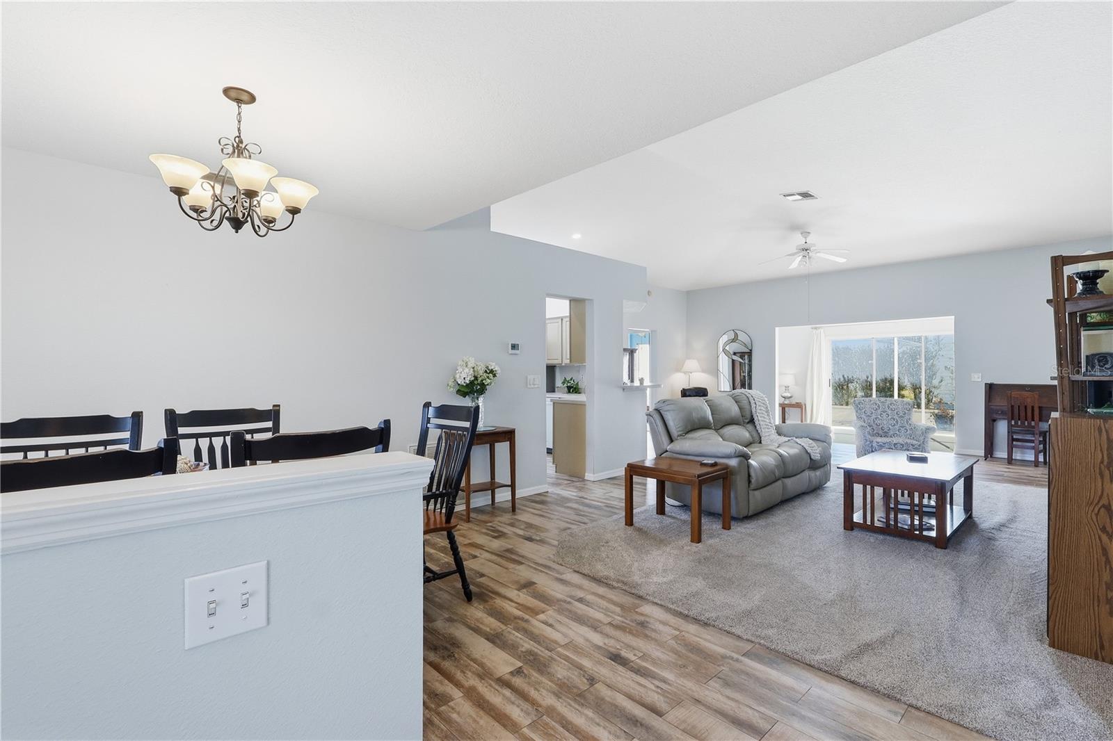 Listing photo id 5 for 29406 Zeller Avenue