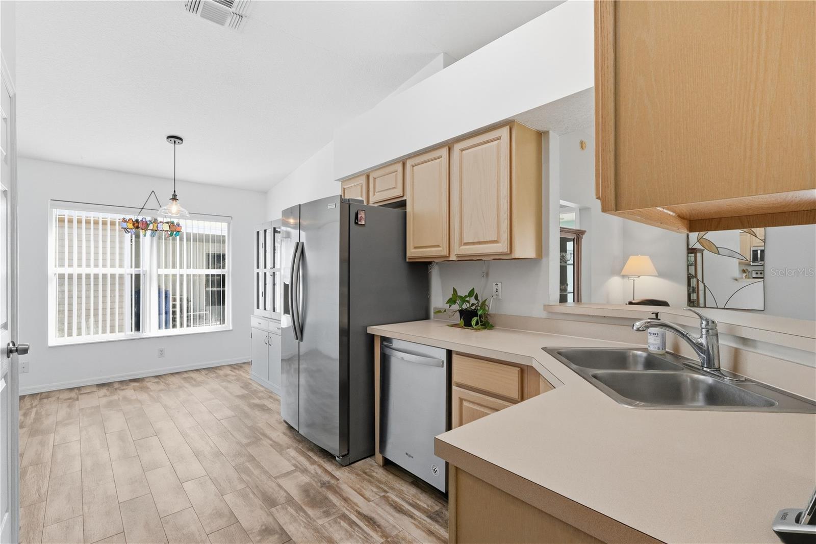 Listing photo id 6 for 29406 Zeller Avenue