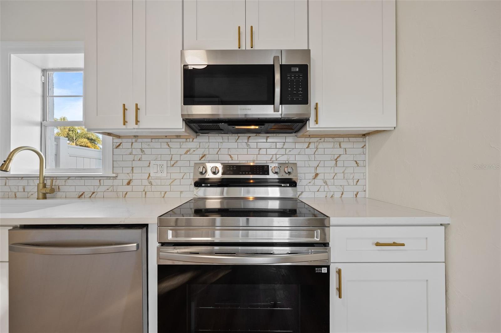 Image 21 of 37 For 3821 6th Avenue N