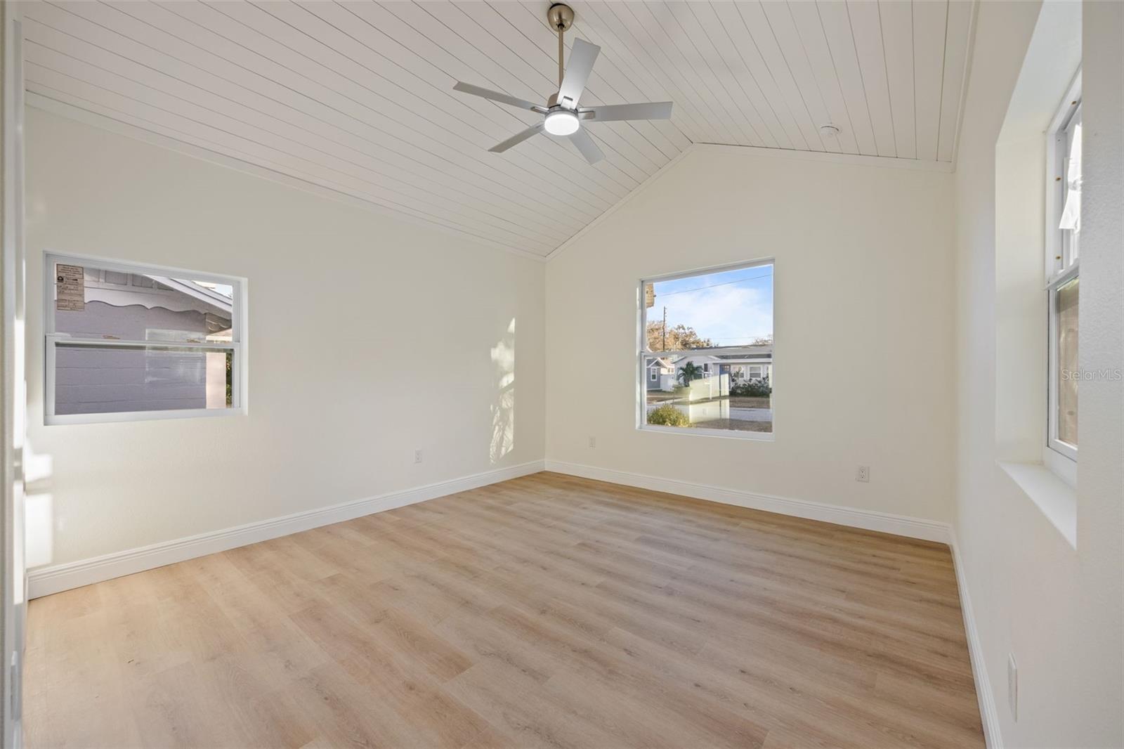 Image 23 of 37 For 3821 6th Avenue N