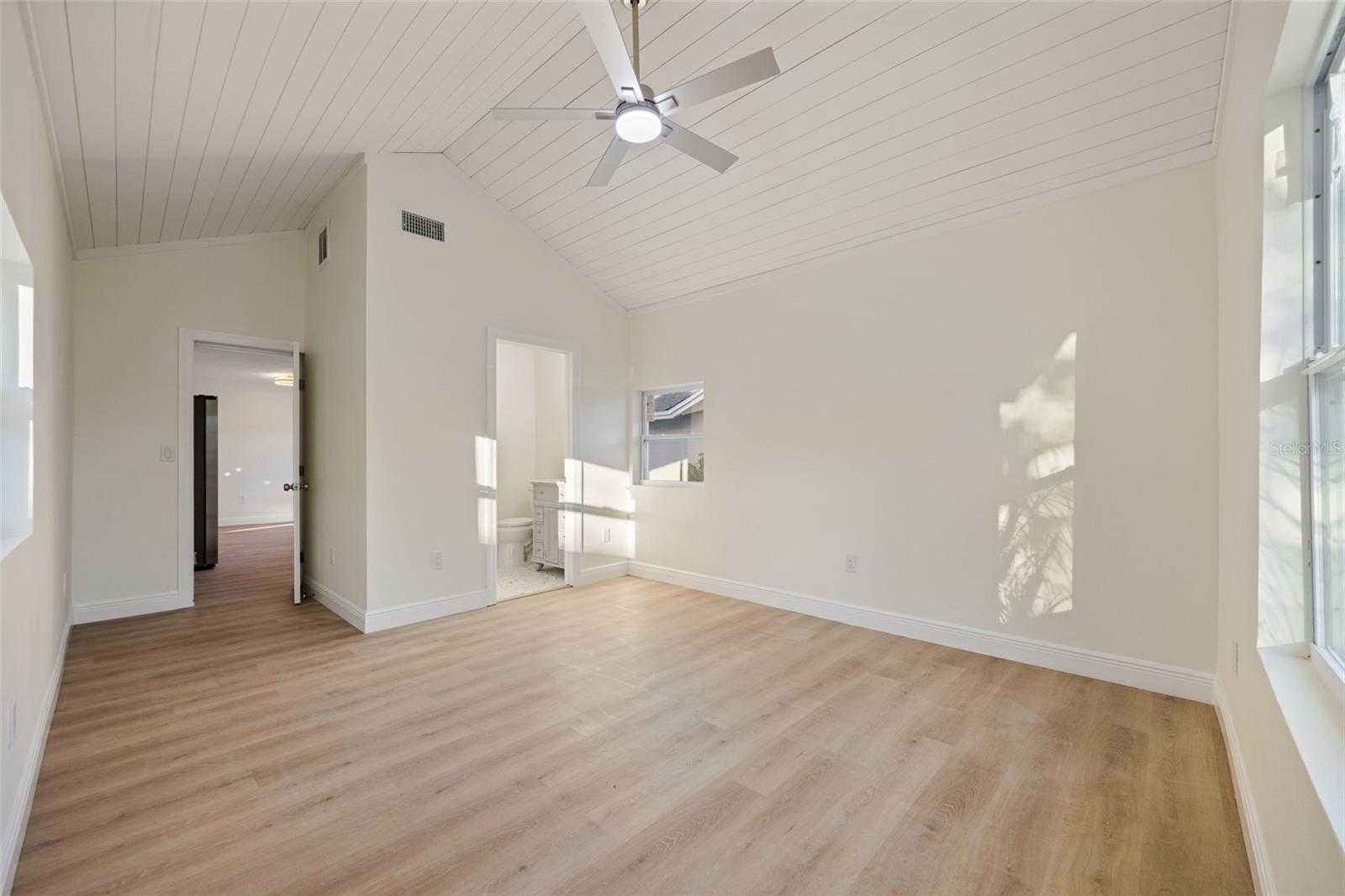 Image 24 of 37 For 3821 6th Avenue N