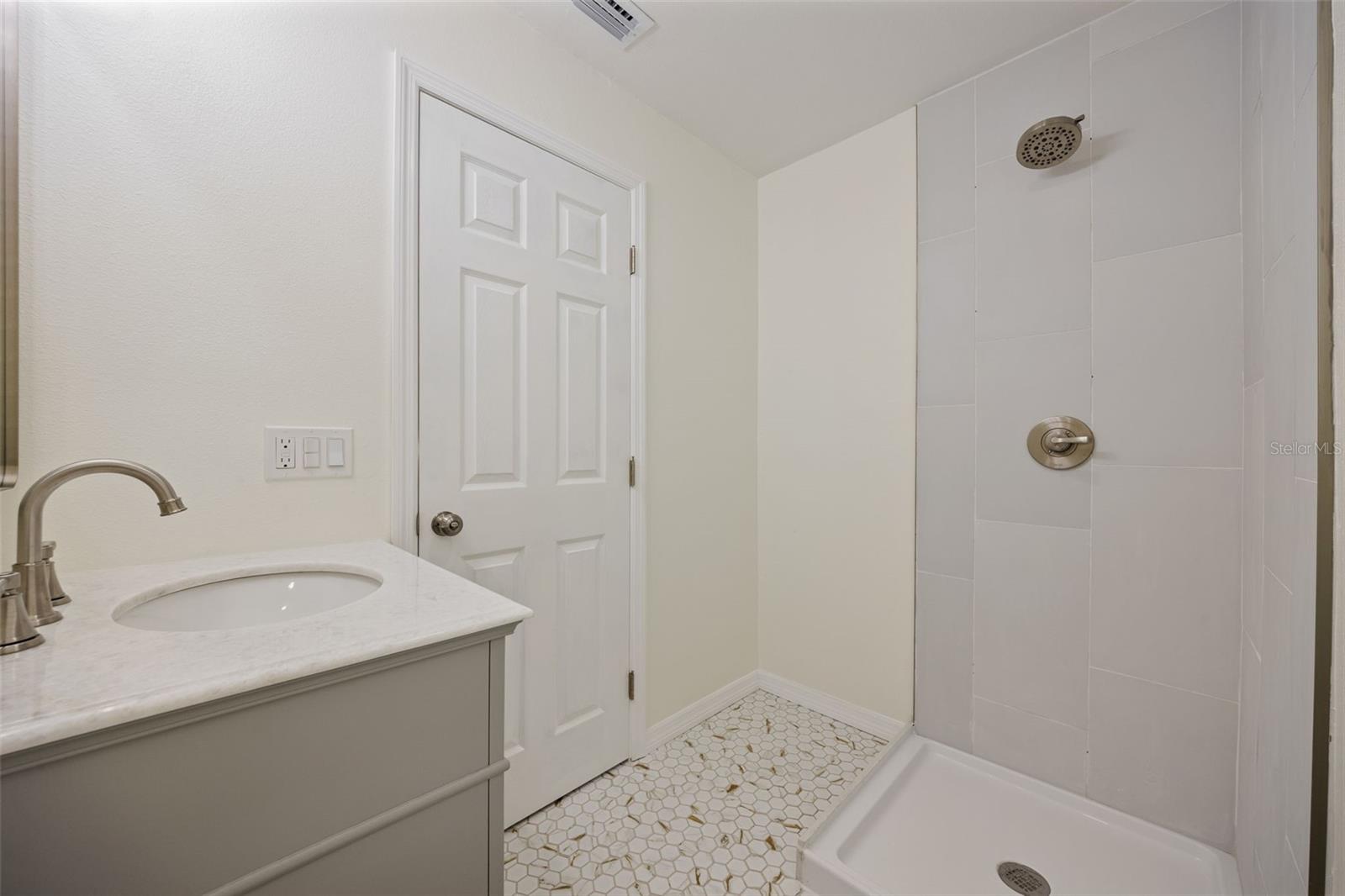 Image 27 of 37 For 3821 6th Avenue N