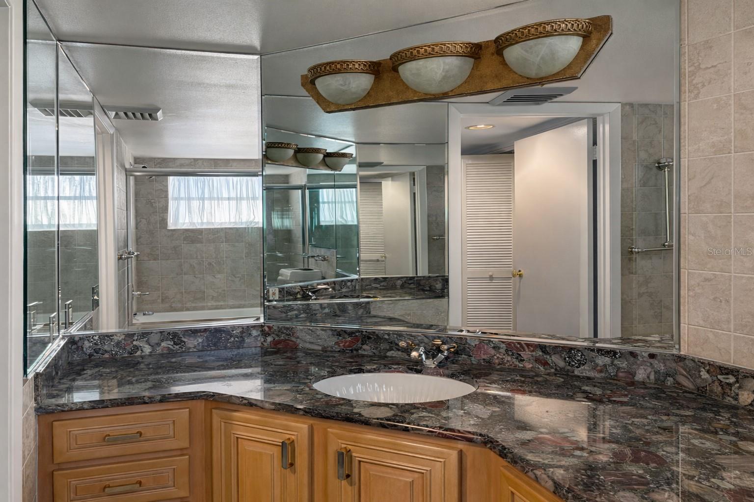 Image 20 of 33 For 2333 Feather Sound Drive A301