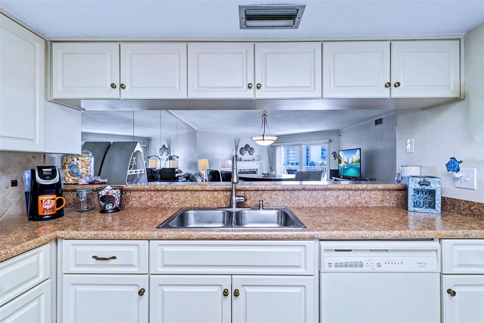 Image 21 of 43 For 18400 Gulf Boulevard 1302