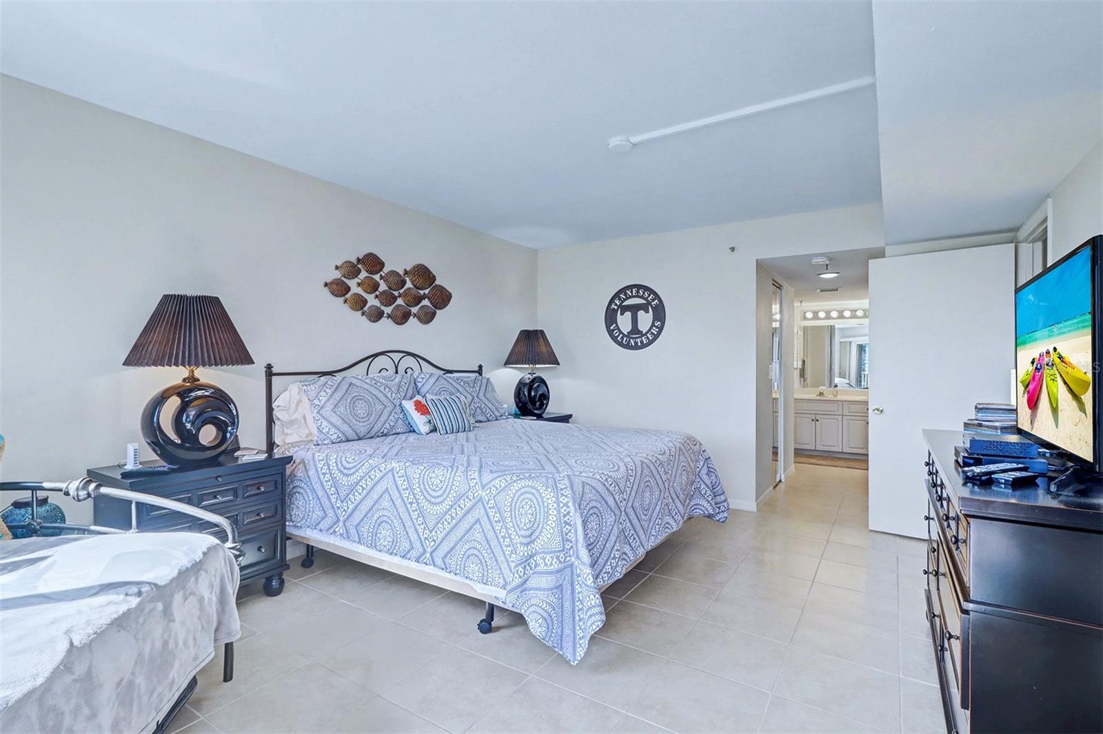 Image 26 of 43 For 18400 Gulf Boulevard 1302