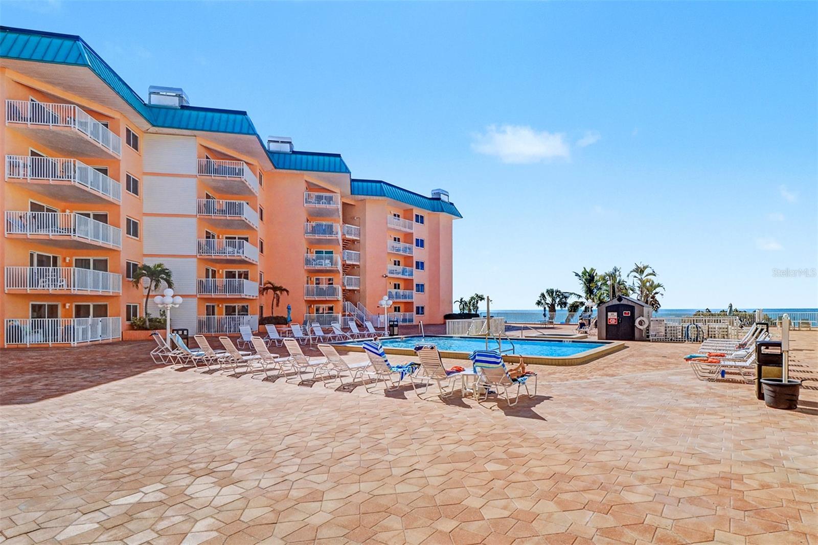 Image 33 of 43 For 18400 Gulf Boulevard 1302