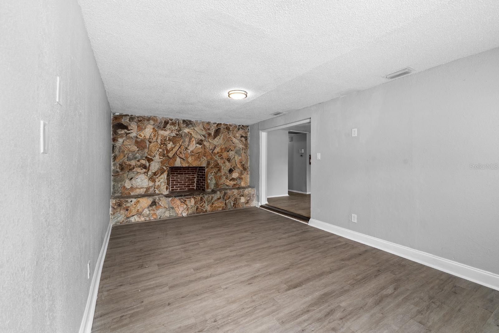 Image 19 of 23 For 4220 Powhatan Avenue