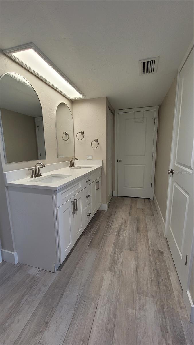 Image 24 of 49 For 500 Treasure Island Causeway 106