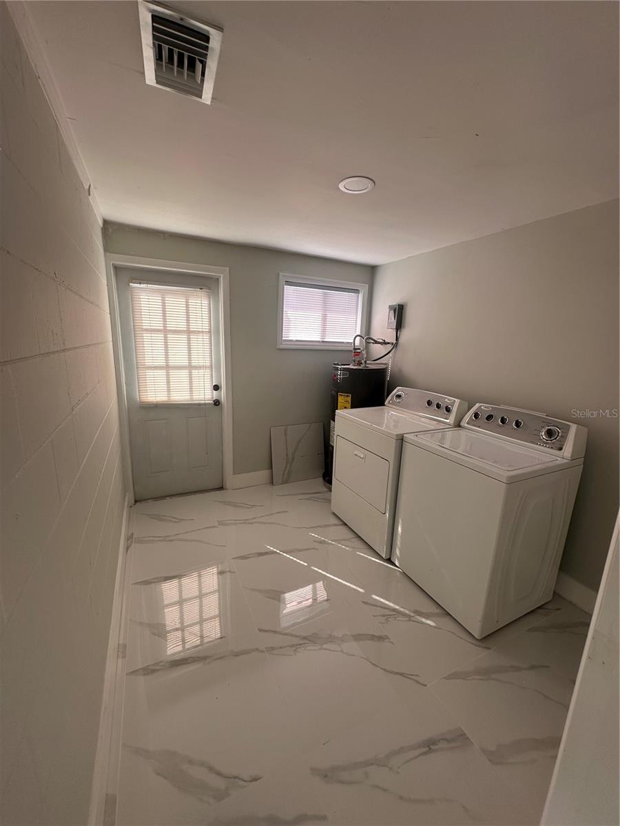 Image 14 of 19 For 130 Virginia Court