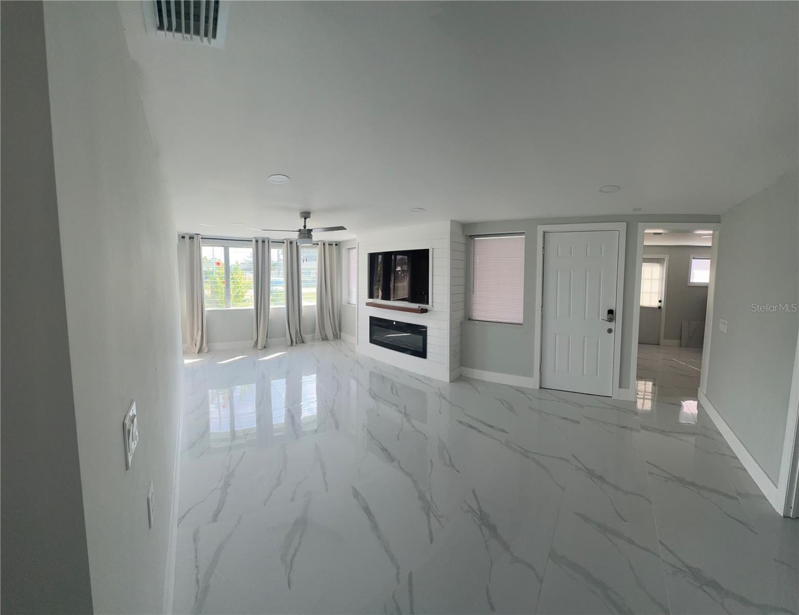 Image 6 of 19 For 130 Virginia Court