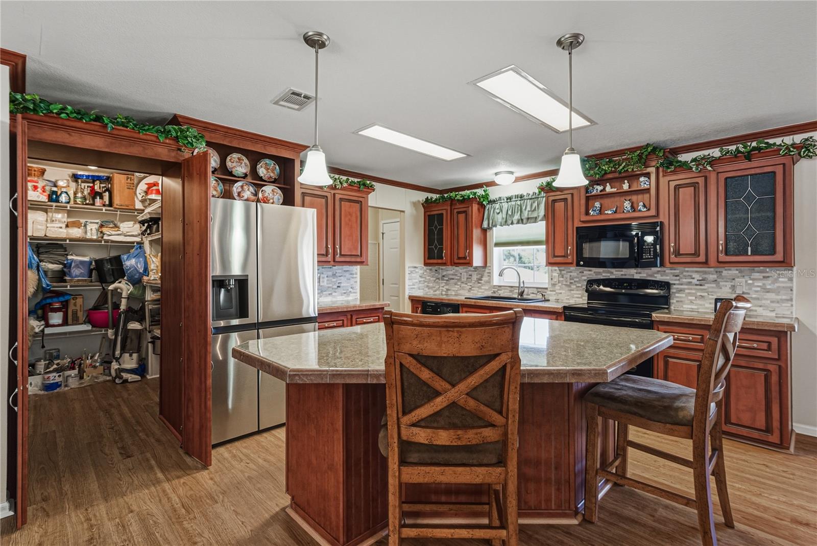 Image 18 of 49 For 37519 Corey Lewis Avenue