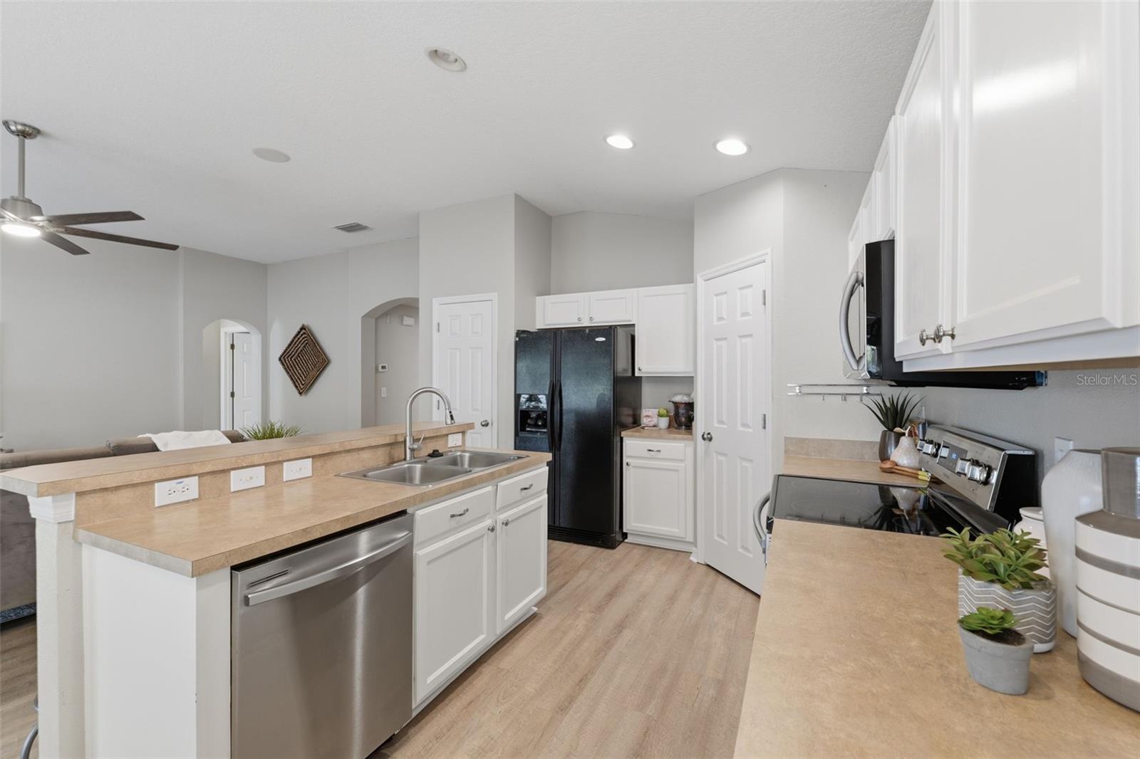 Image 4 of 65 For 6039 Desert Peace Avenue