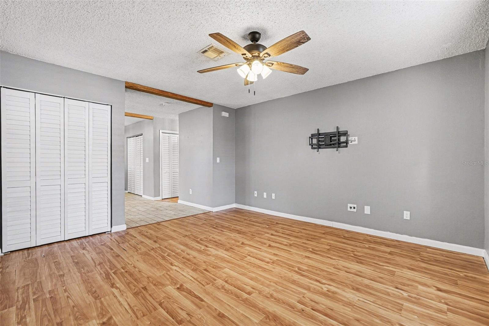 Image 4 of 17 For 7624 Desoto Court