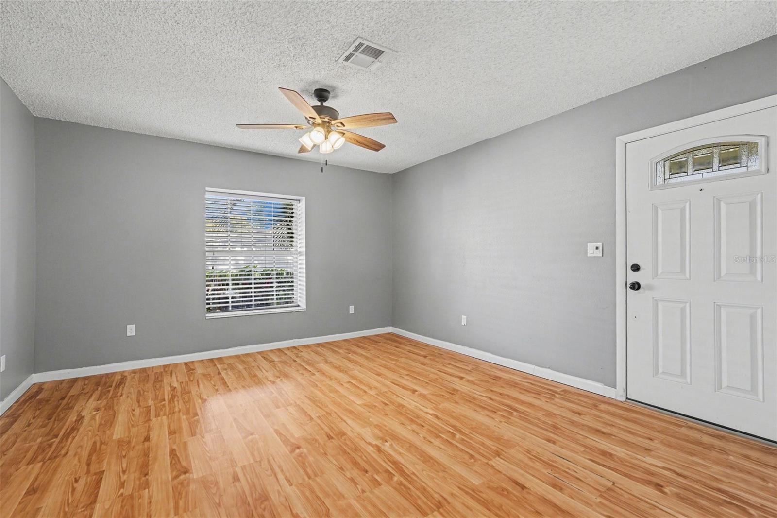 Image 5 of 17 For 7624 Desoto Court