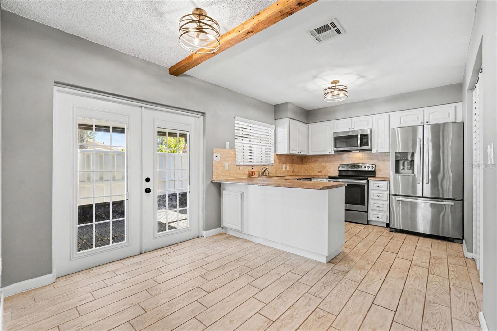 Image 7 of 17 For 7624 Desoto Court