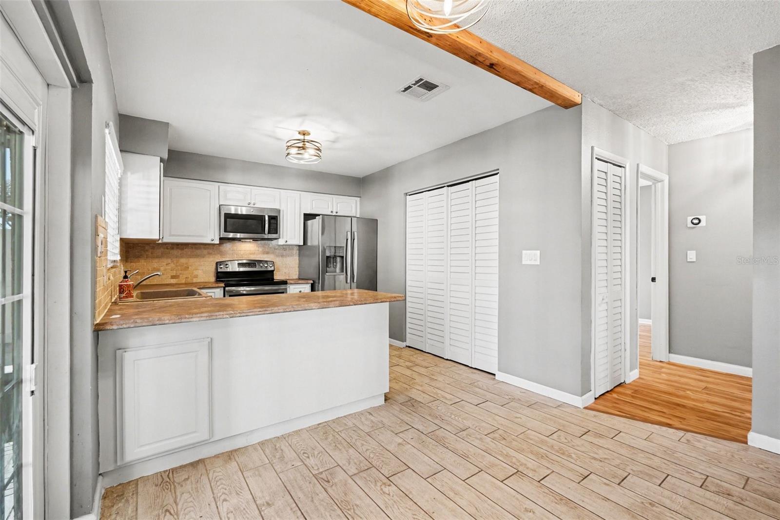 Image 8 of 17 For 7624 Desoto Court