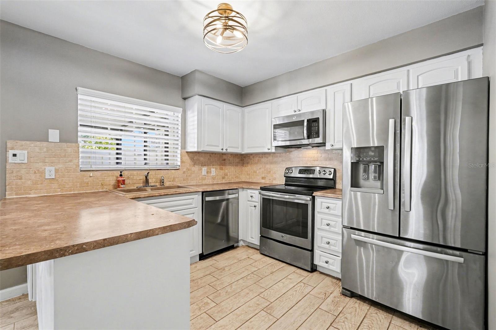 Image 9 of 17 For 7624 Desoto Court