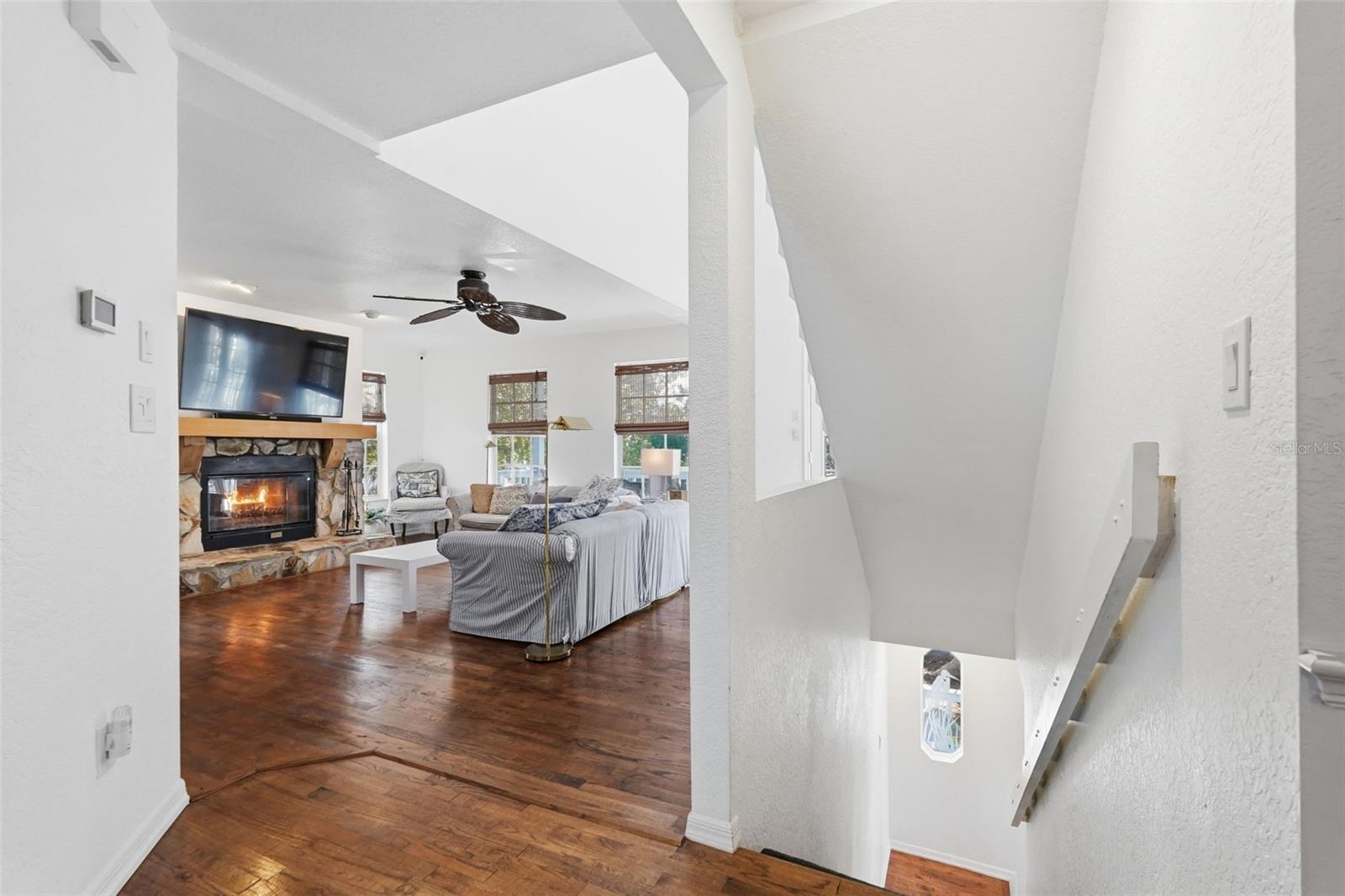 Image 18 of 86 For 514 Wideview Avenue