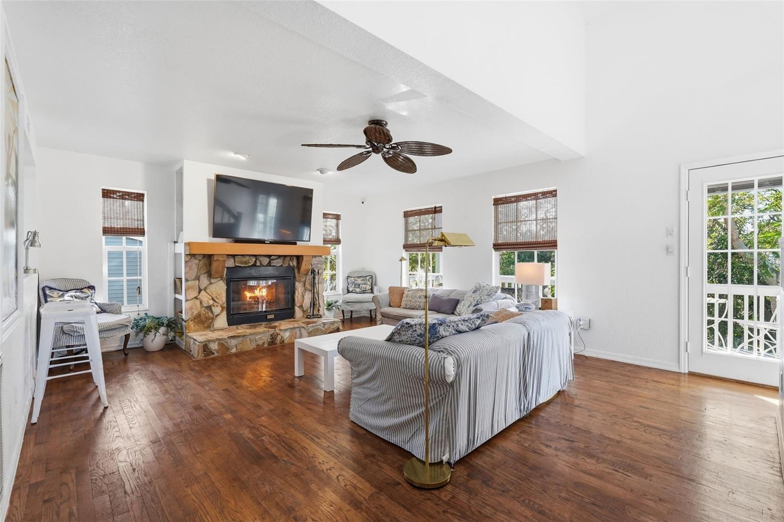 Image 21 of 86 For 514 Wideview Avenue