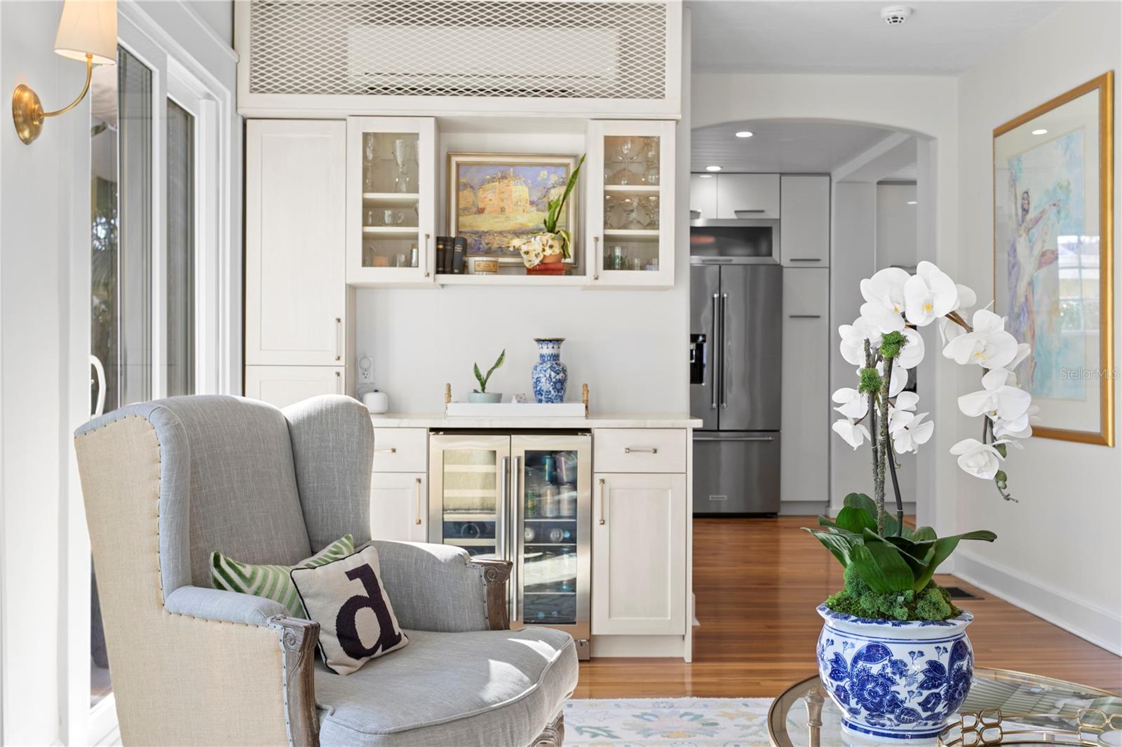 Listing photo id 9 for 936 17th Avenue Ne