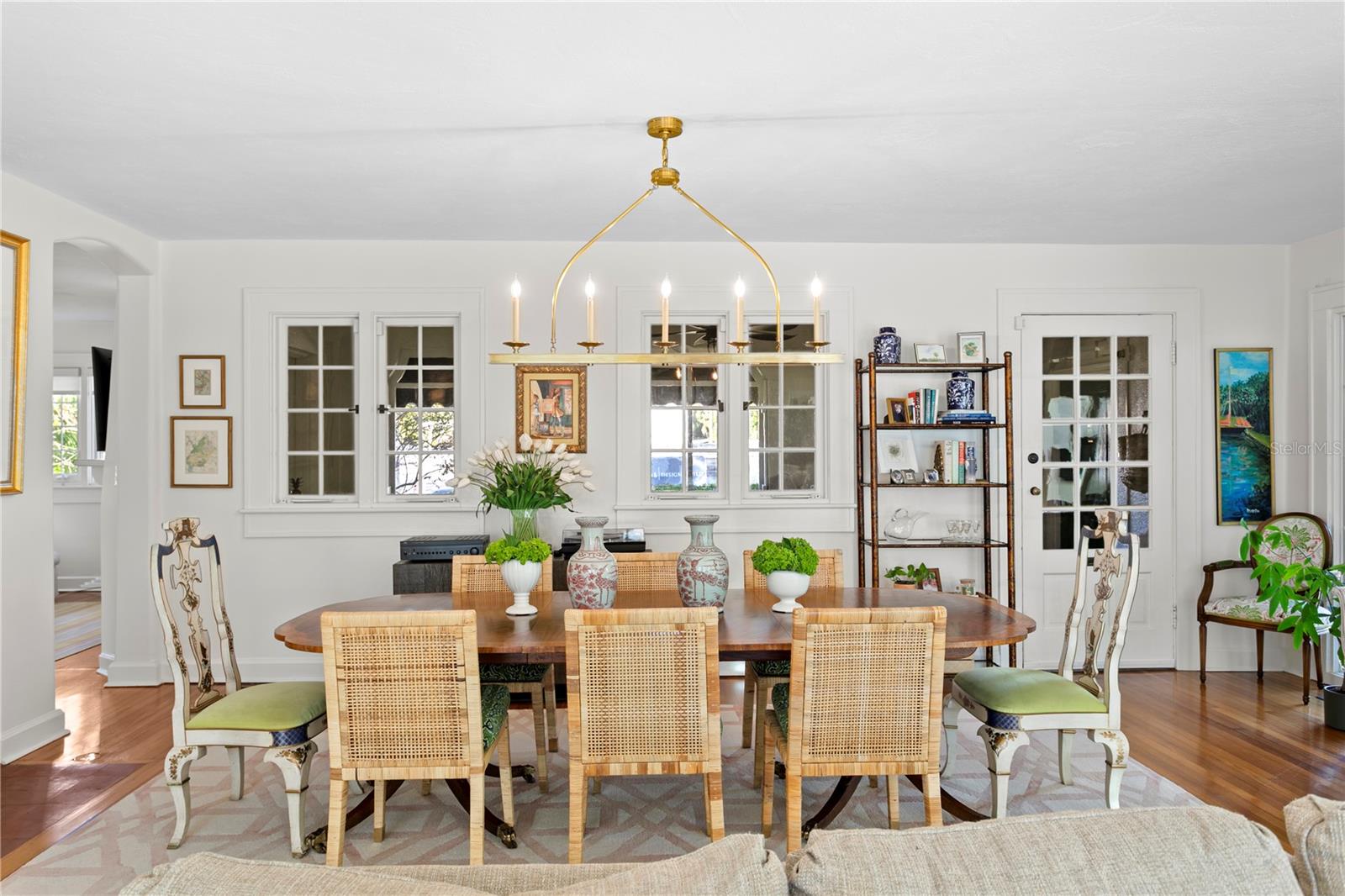 Listing photo id 11 for 936 17th Avenue Ne