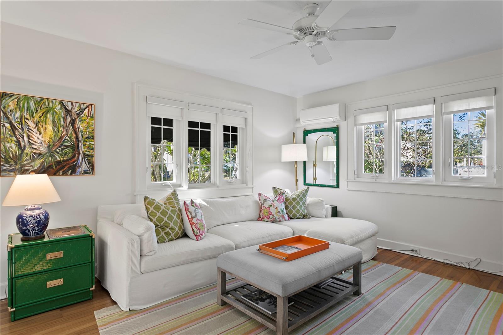 Listing photo id 13 for 936 17th Avenue Ne