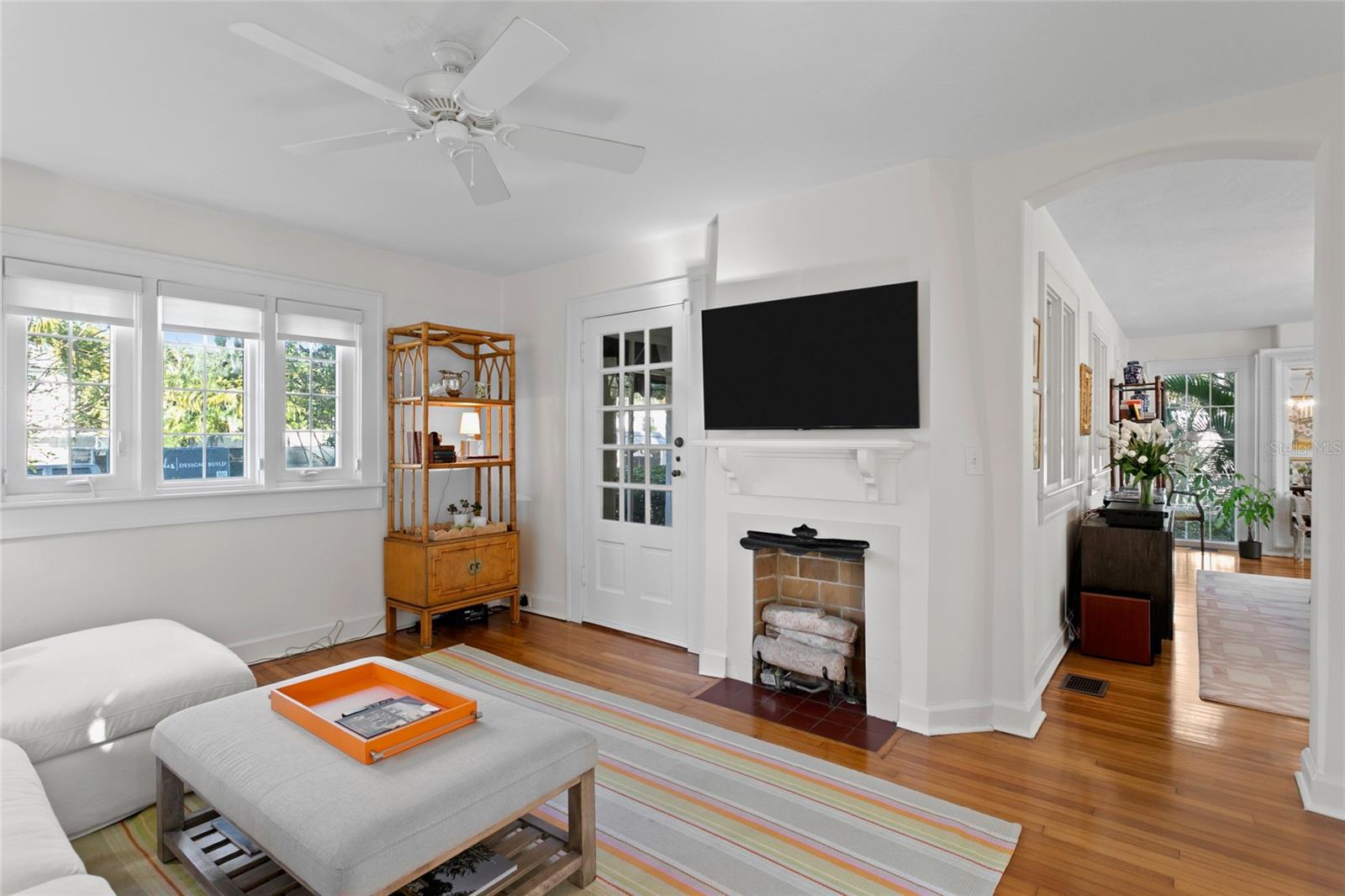 Listing photo id 16 for 936 17th Avenue Ne