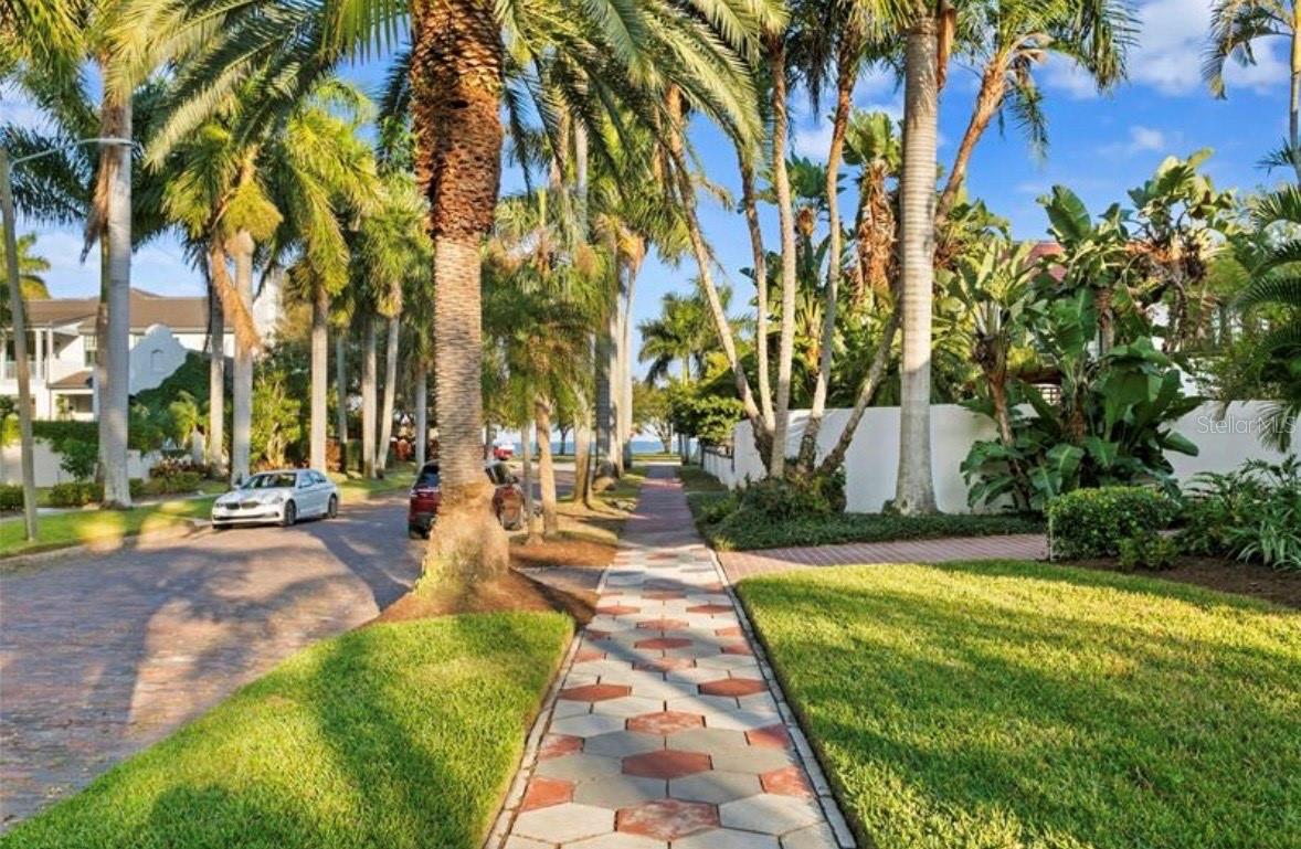 Listing photo id 0 for 936 17th Avenue Ne