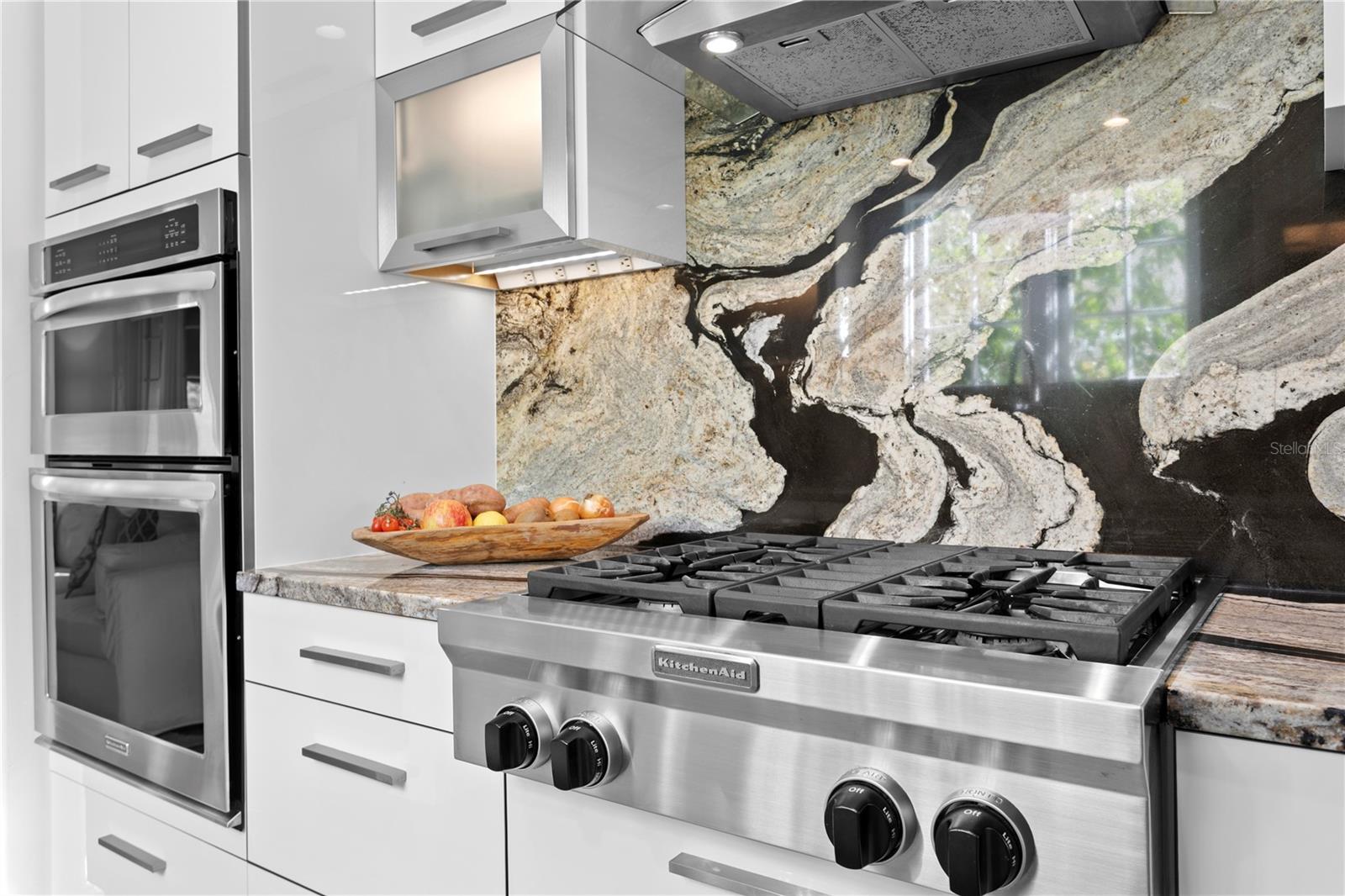 Listing photo id 18 for 936 17th Avenue Ne