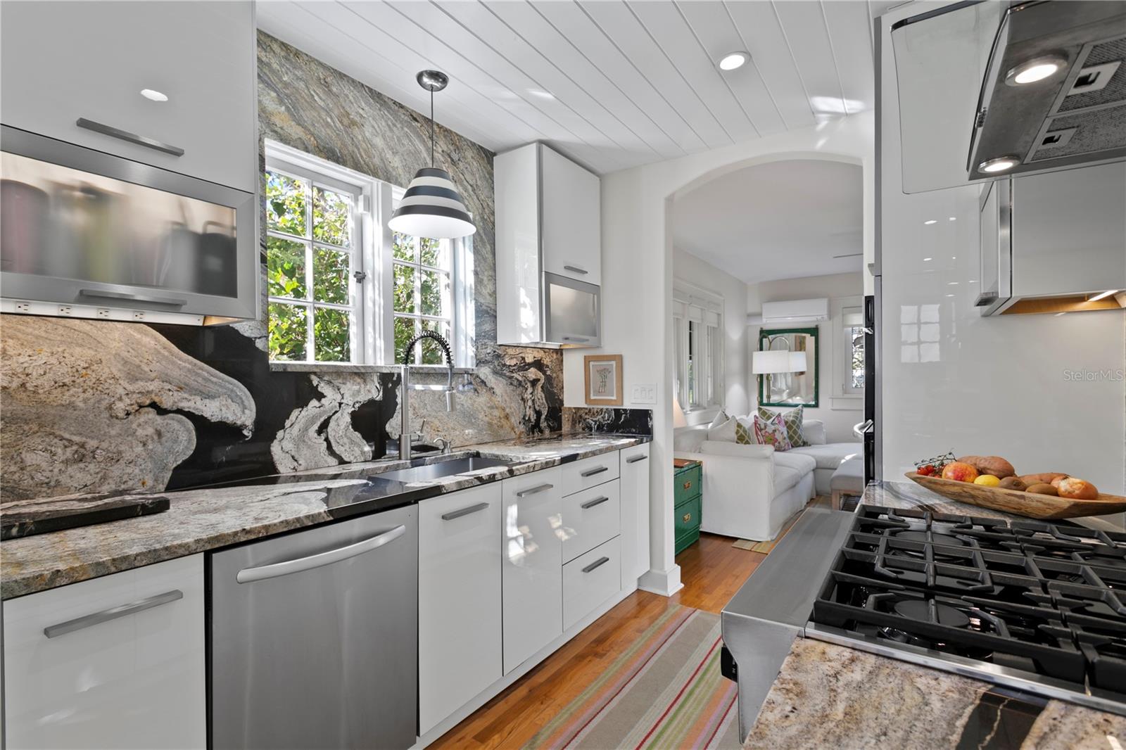 Listing photo id 22 for 936 17th Avenue Ne