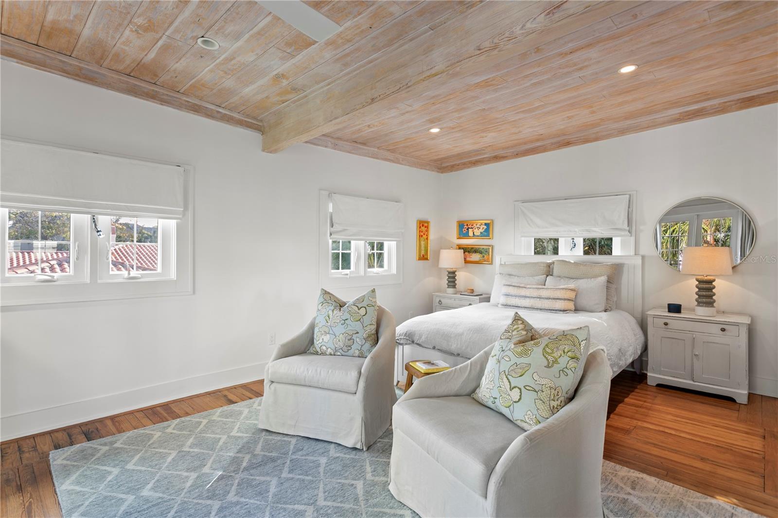 Listing photo id 32 for 936 17th Avenue Ne