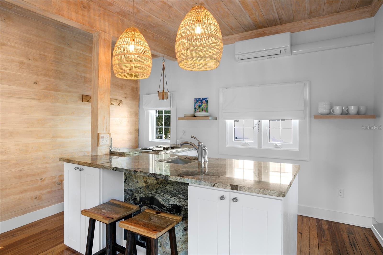 Listing photo id 34 for 936 17th Avenue Ne