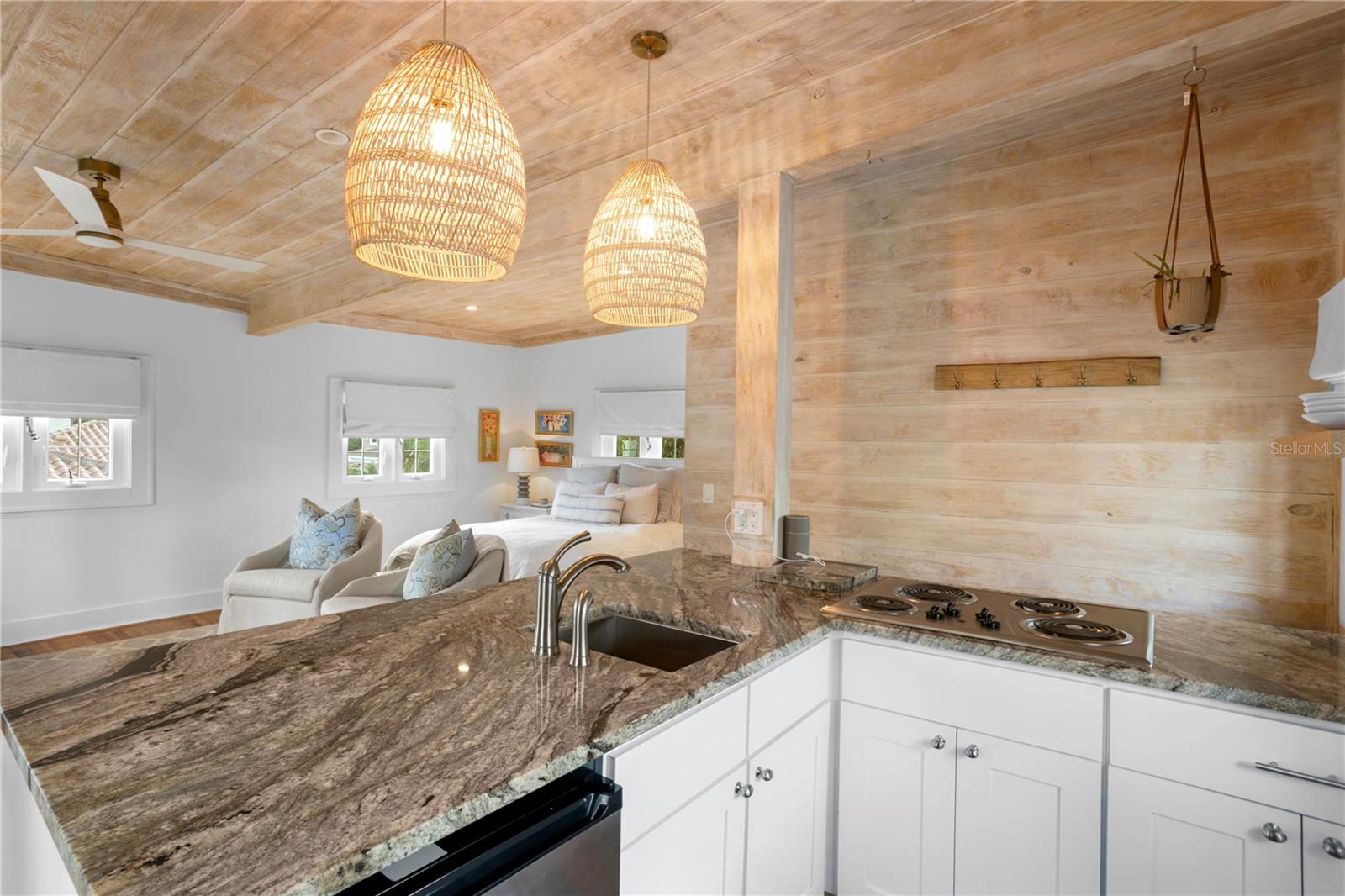 Listing photo id 35 for 936 17th Avenue Ne