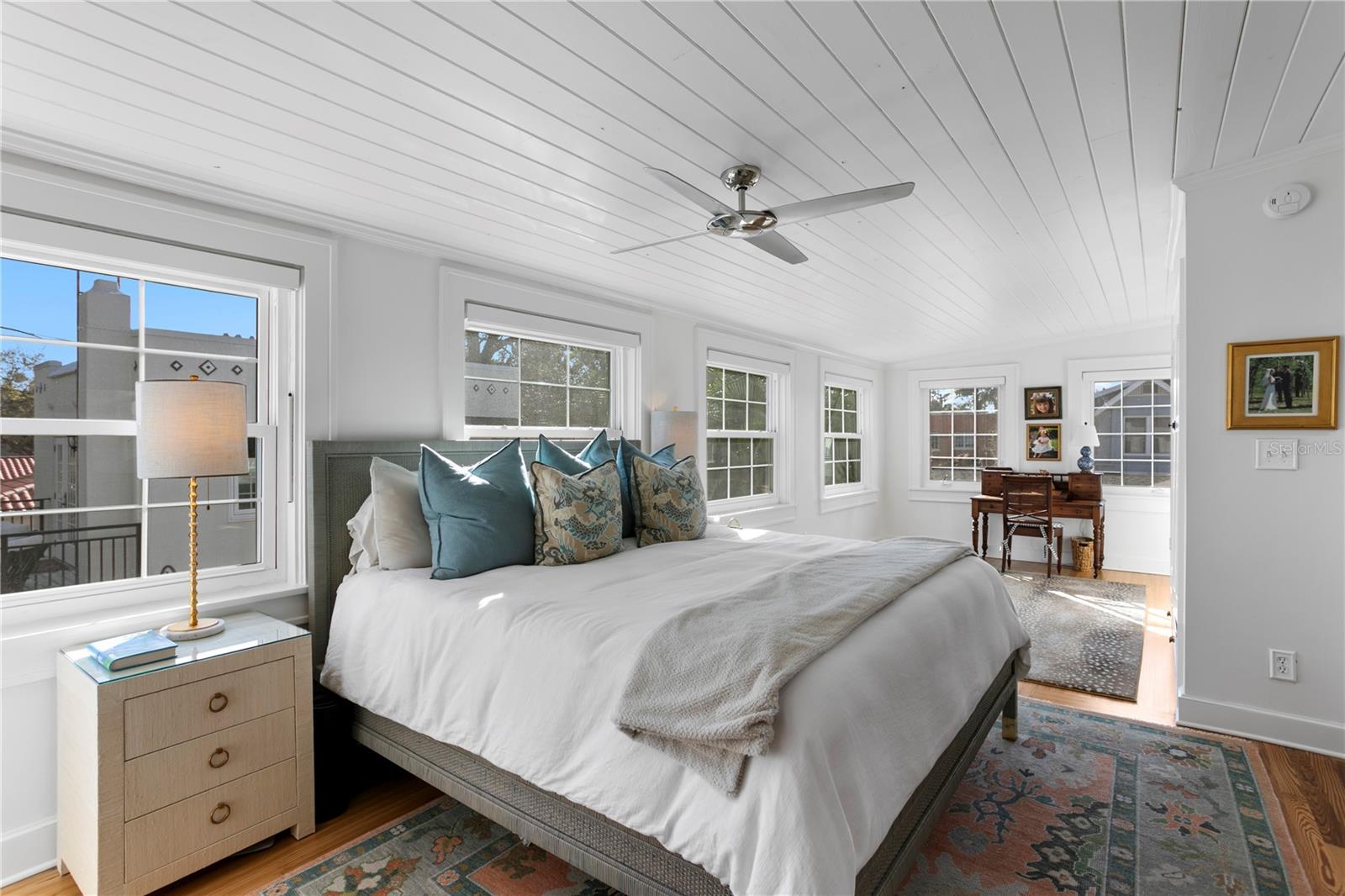 Listing photo id 40 for 936 17th Avenue Ne