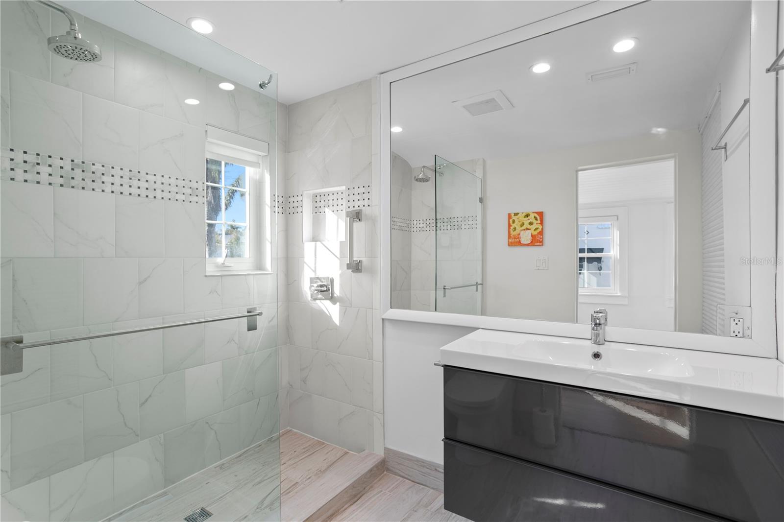 Listing photo id 41 for 936 17th Avenue Ne