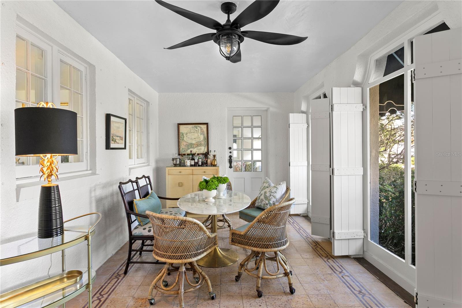 Listing photo id 51 for 936 17th Avenue Ne