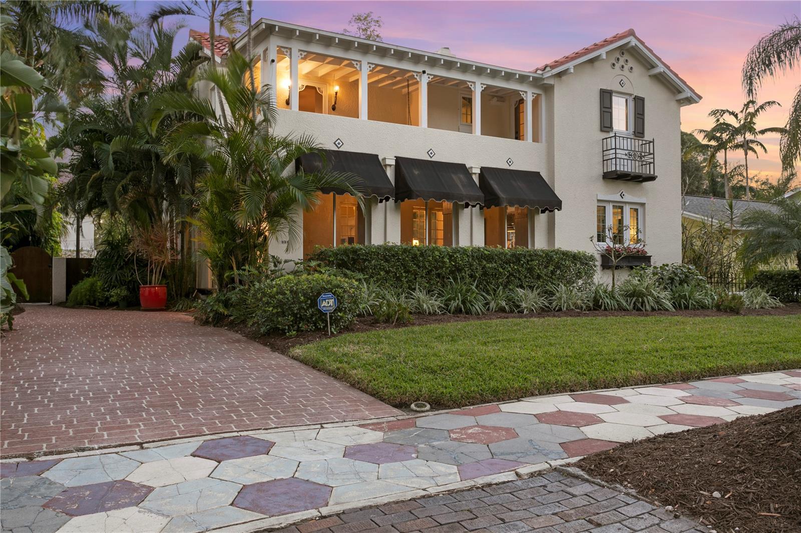 Listing photo id 55 for 936 17th Avenue Ne