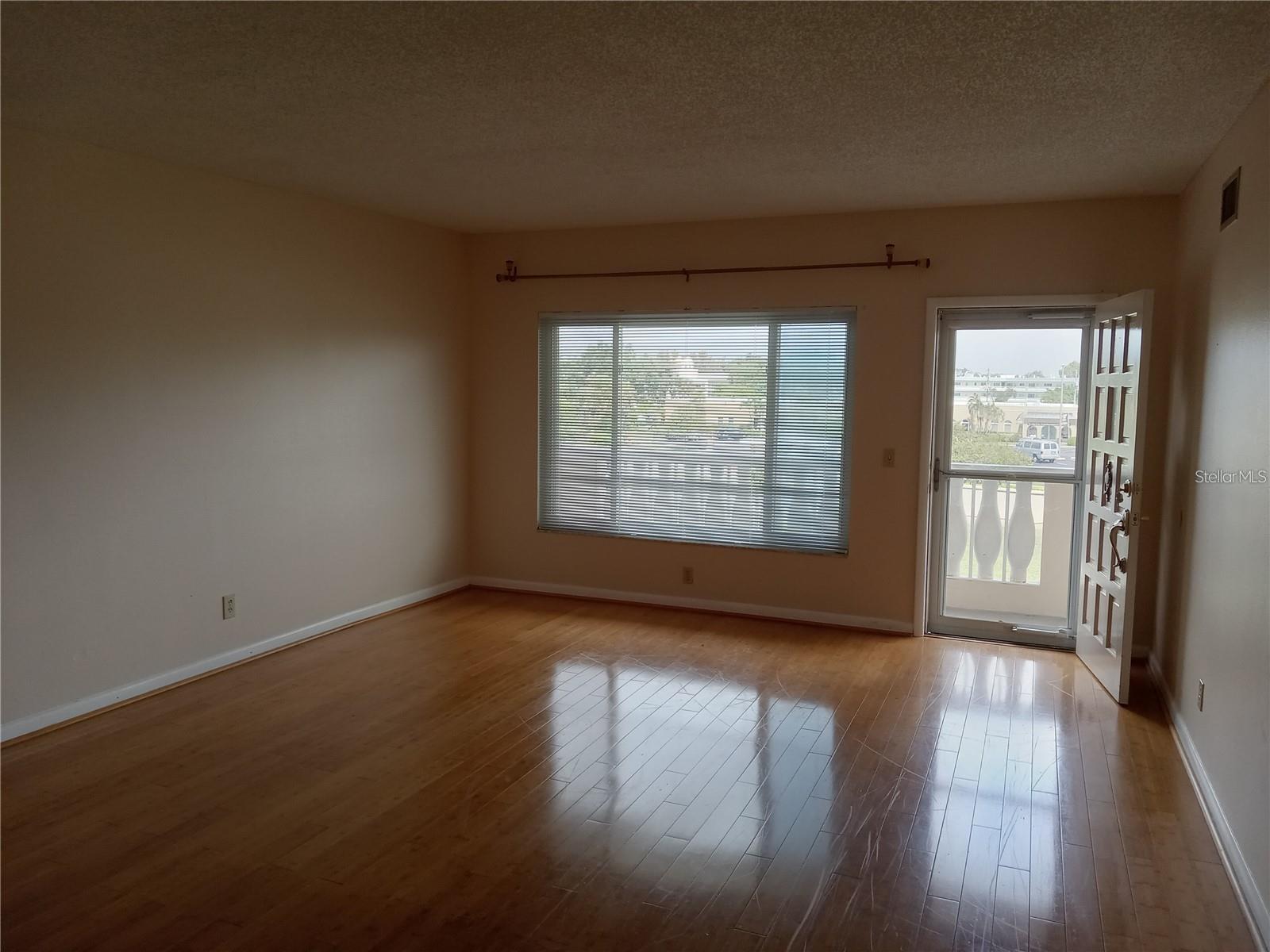 Image 4 of 36 For 2284 Philippine Drive 73